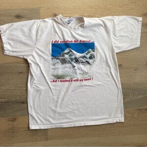Vintage MT Everest Tourist Hiking T-shirt